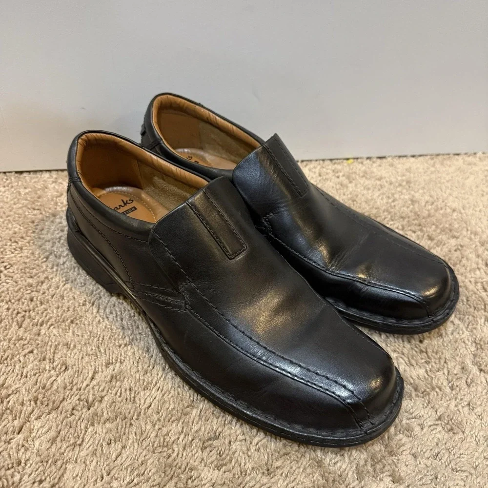 Clarks Shoes Mens Size 10 Black Leather Slip On Loafers Cushion Soft Casual
